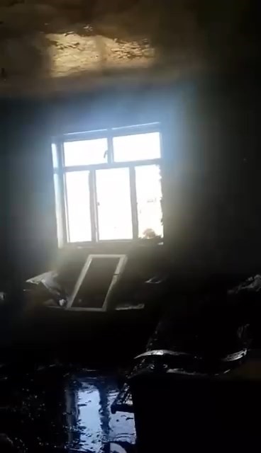 Aldatılacağını öğrenince, evi ateşe verdi