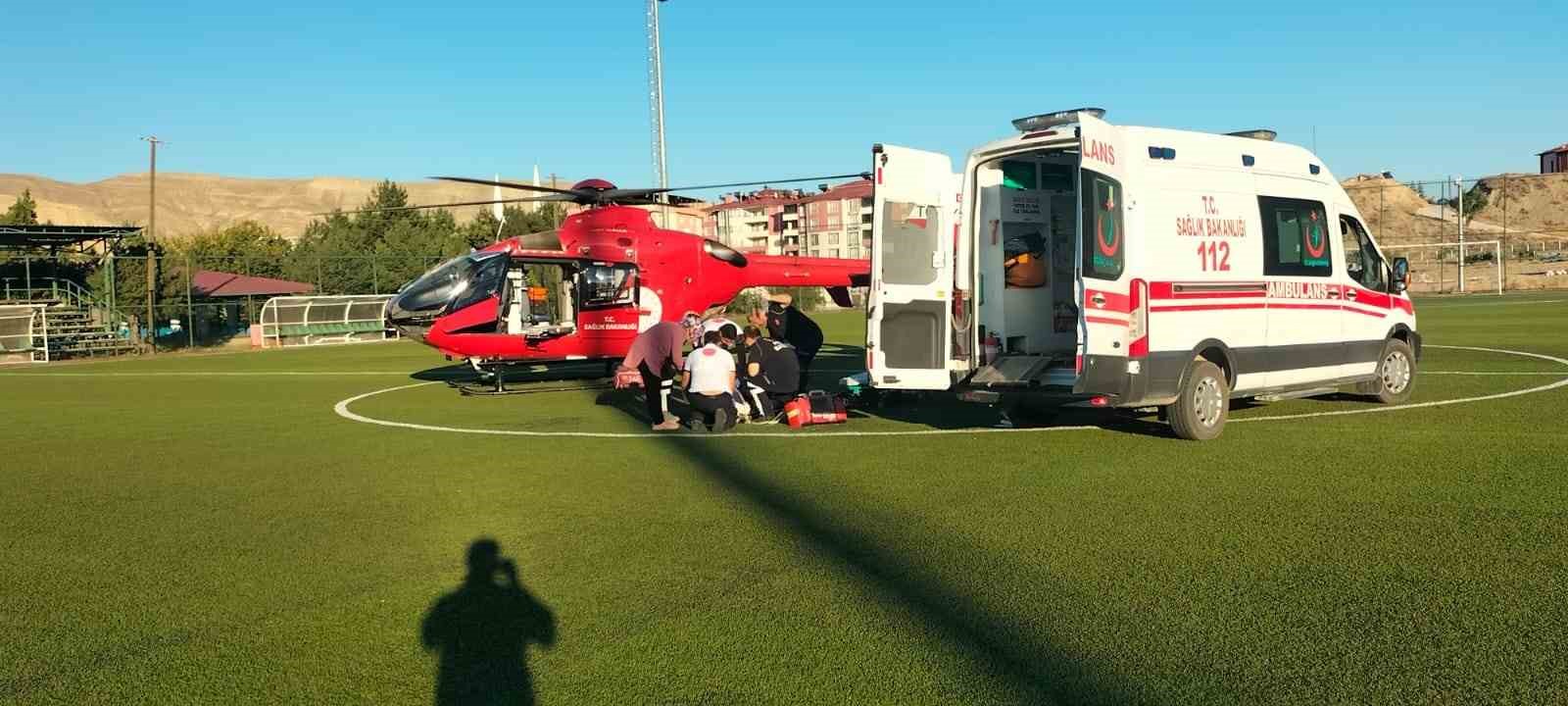 Ambulans helikopter  2 hasta için havalandı