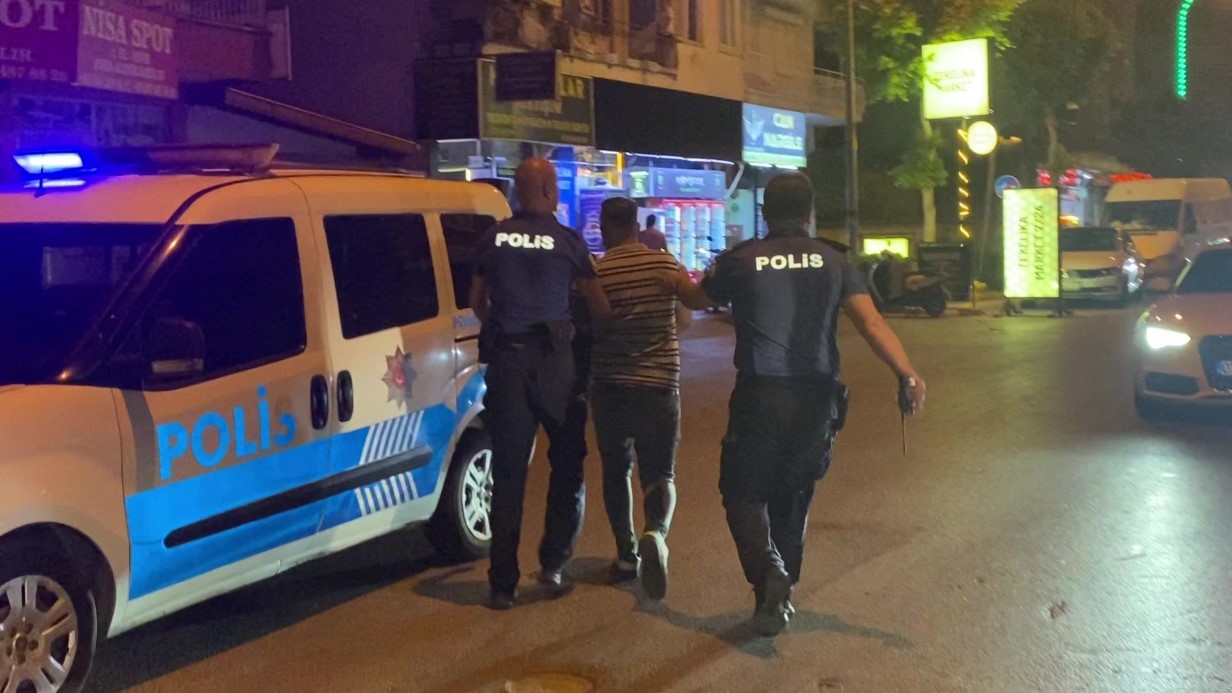 Seyir halindeki araca saldırdılar