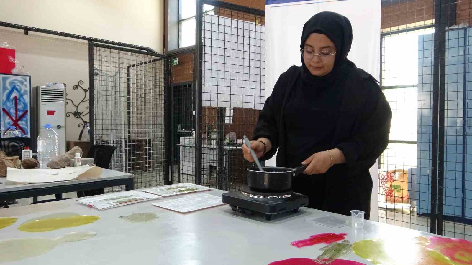 Atık malzemeleri sanata dönüştürdüler