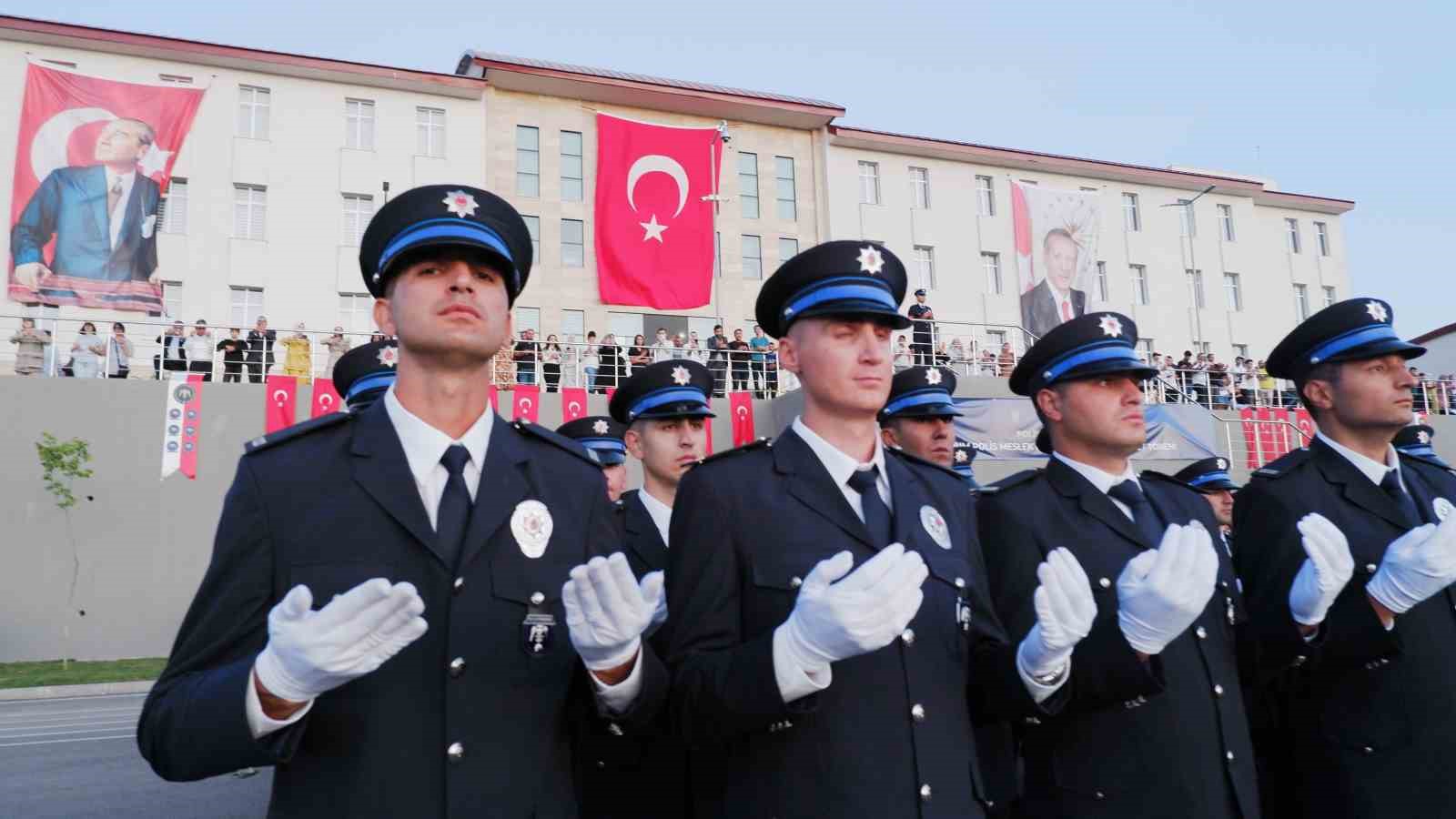Erzurum’da polis adaylarının mezuniyet heyecanı