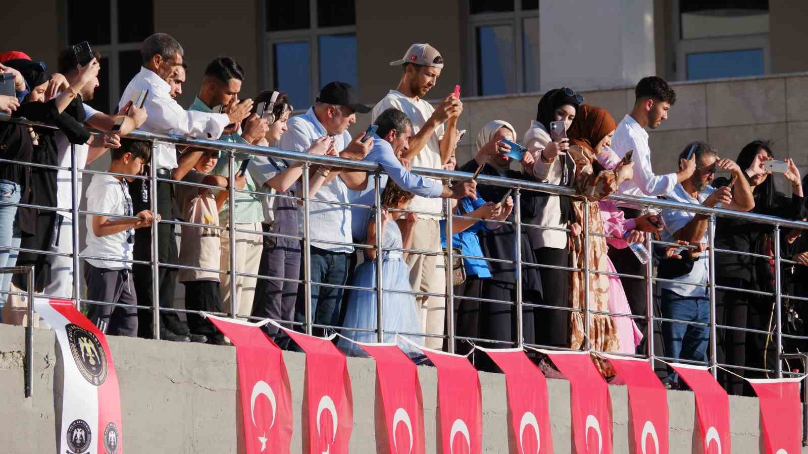 Erzurum’da polis adaylarının mezuniyet heyecanı