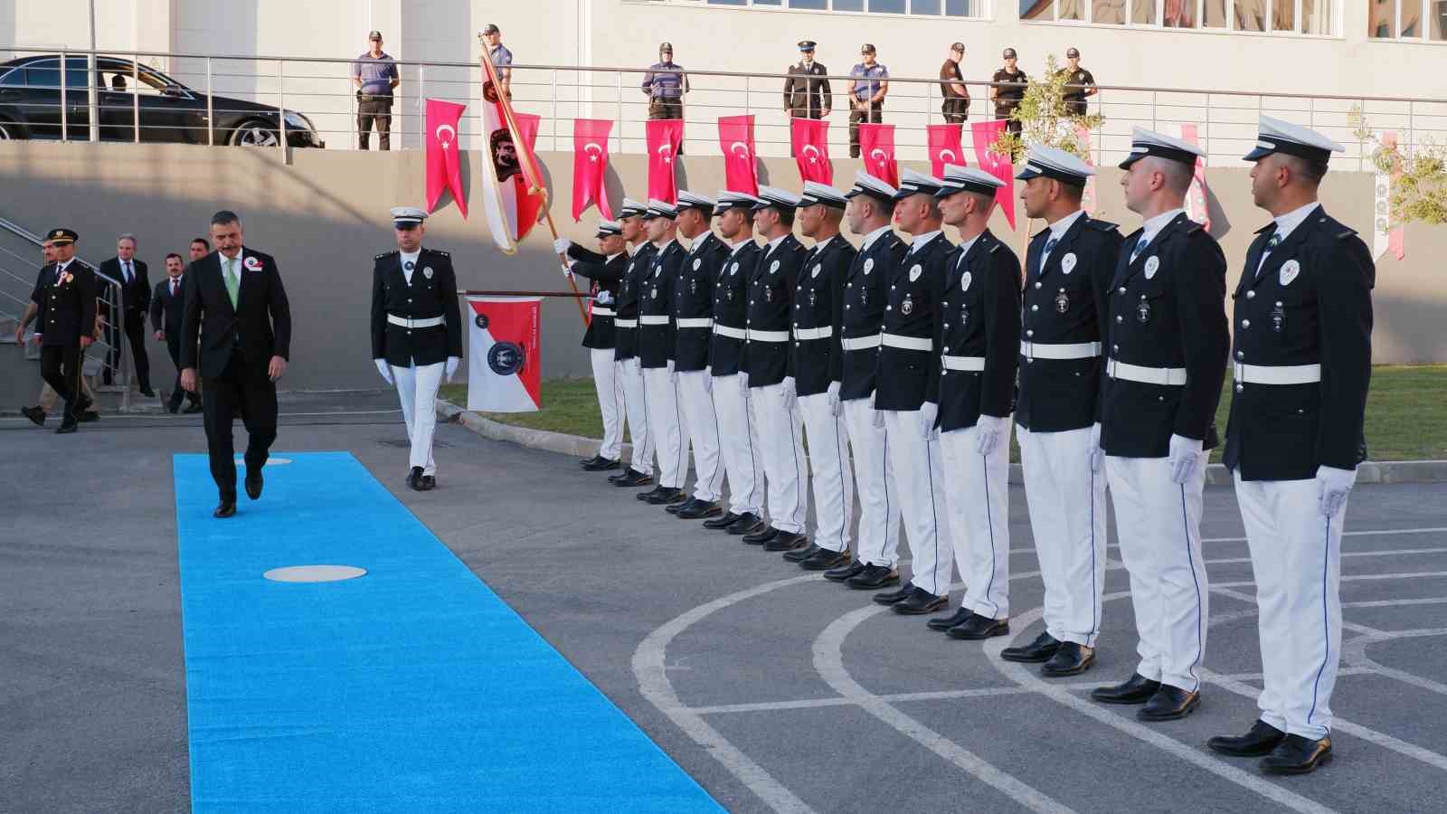 Erzurum’da polis adaylarının mezuniyet heyecanı