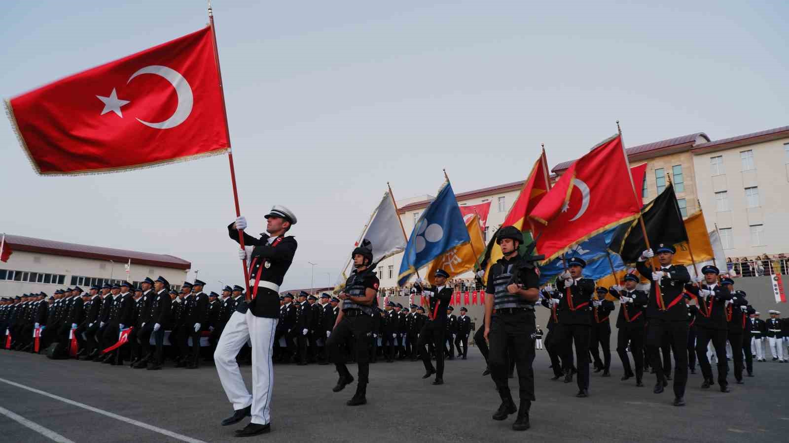 Erzurum’da polis adaylarının mezuniyet heyecanı