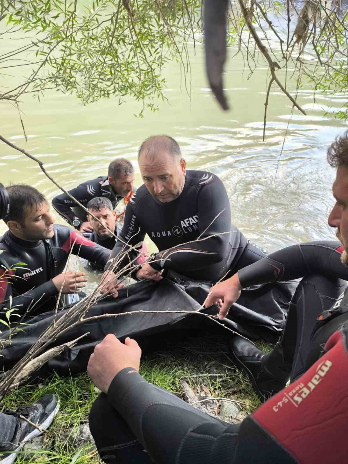 Balık tutmak isterken canından oldu