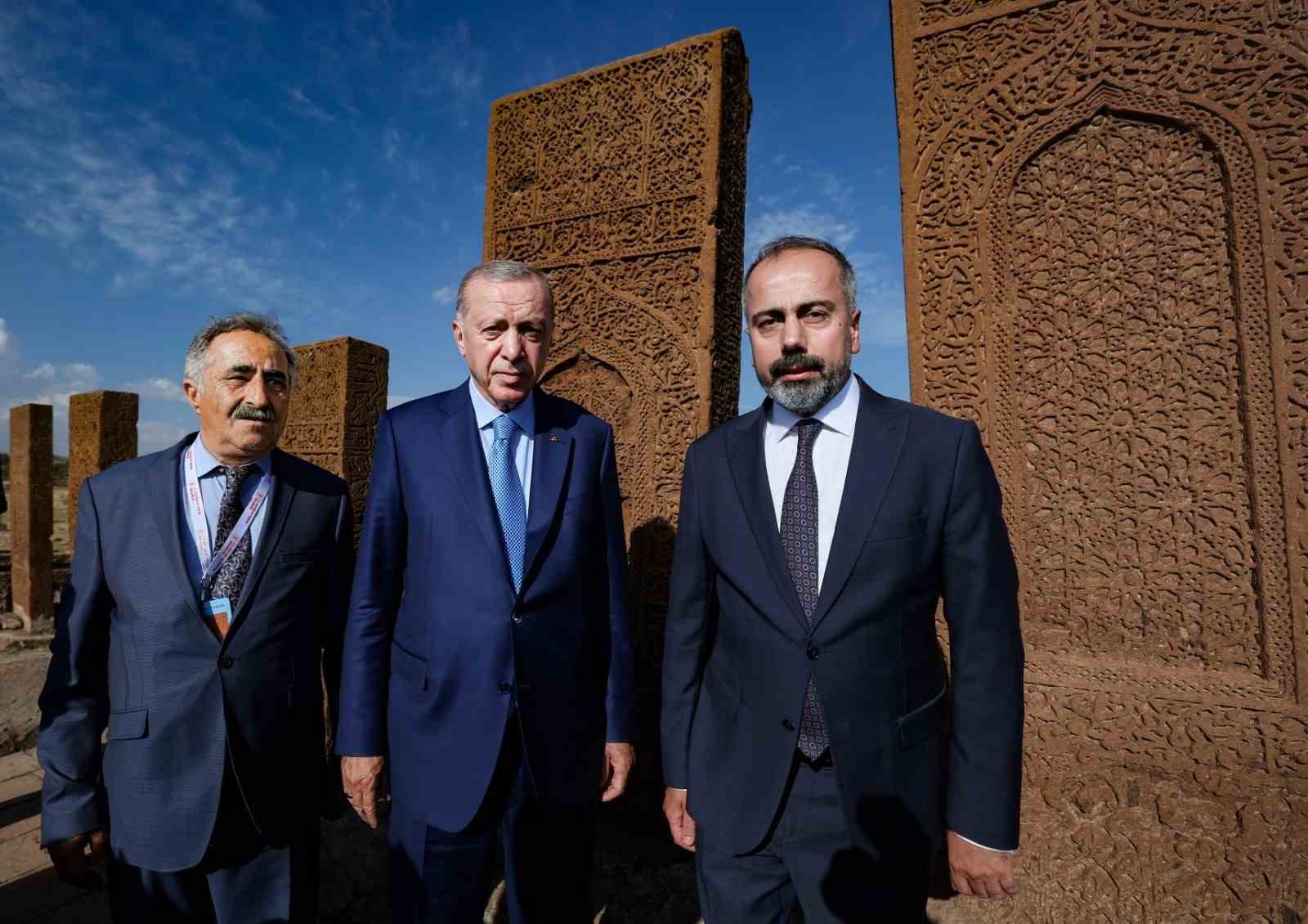 Cumhurbaşkanı Erdoğan’dan  Van YYÜ tarafından yürütülen kazı çalışmalarına ziyaret