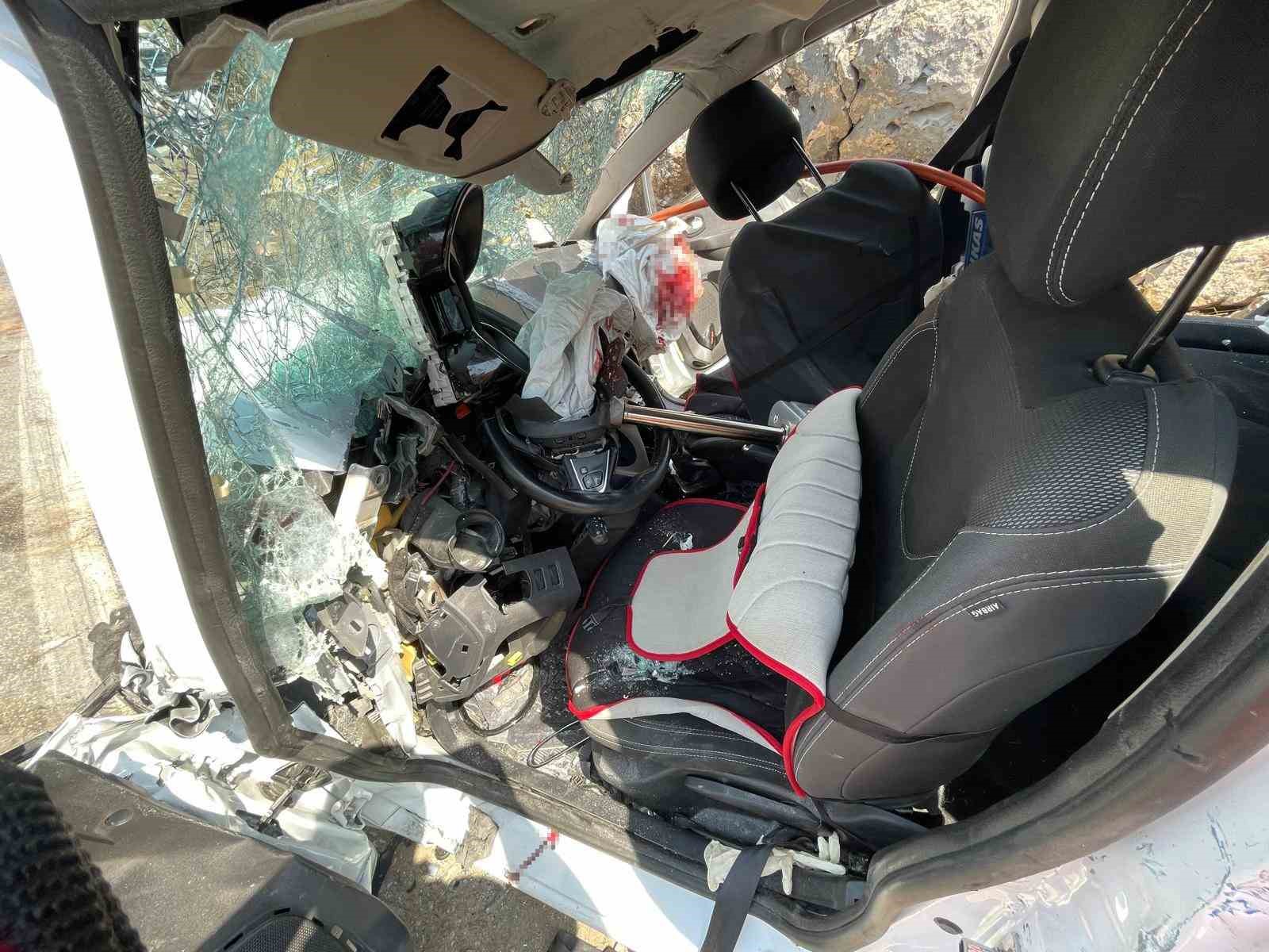 Bitlis’te otomobille tır çarpıştı: 4 yaralı