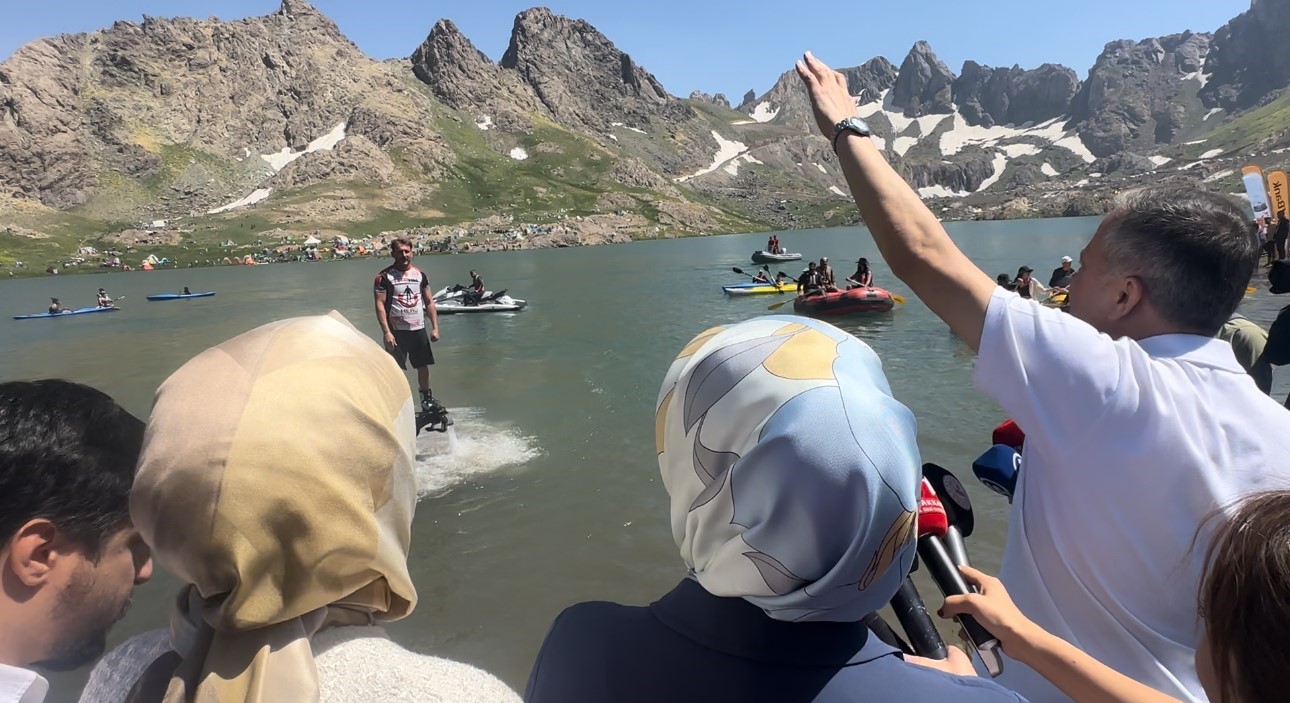 Bakan Yerlikaya Türkiye’nin en yüksek festivali olan Yüksekova ‘6.Cilo Fest’e katıldı