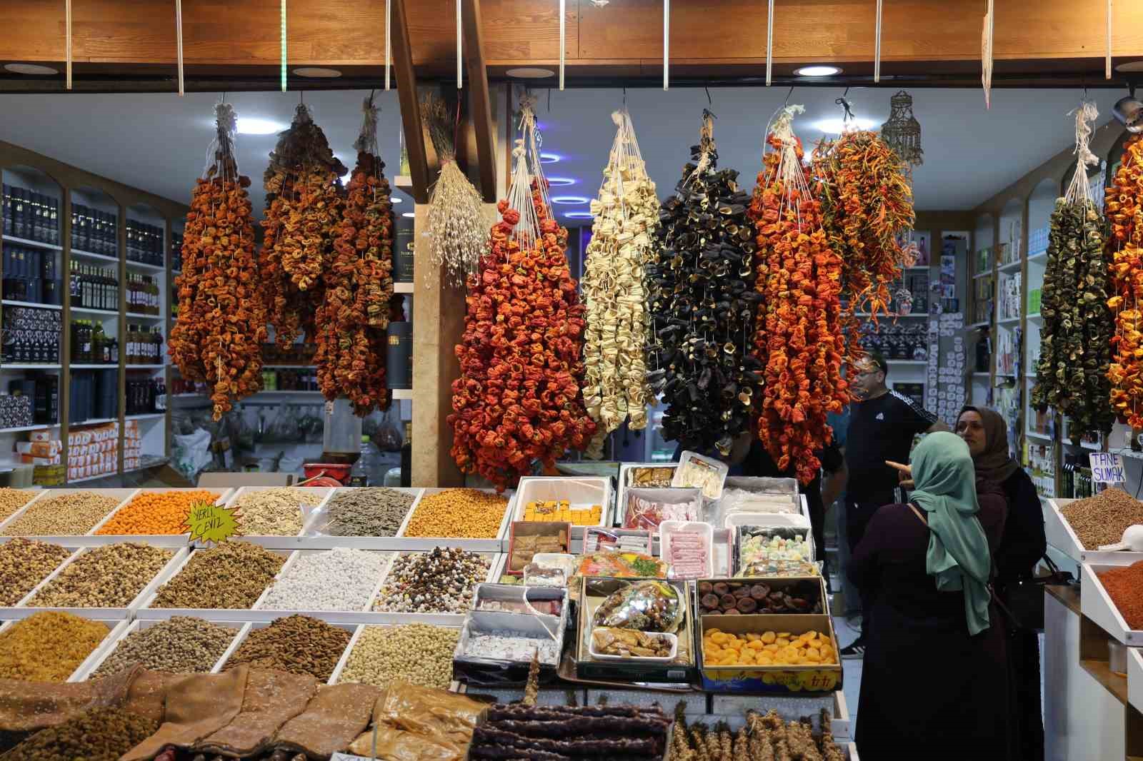 Elazığ kurutmalıkları tezgahlardaki yerini aldı, fiyatlar düştü