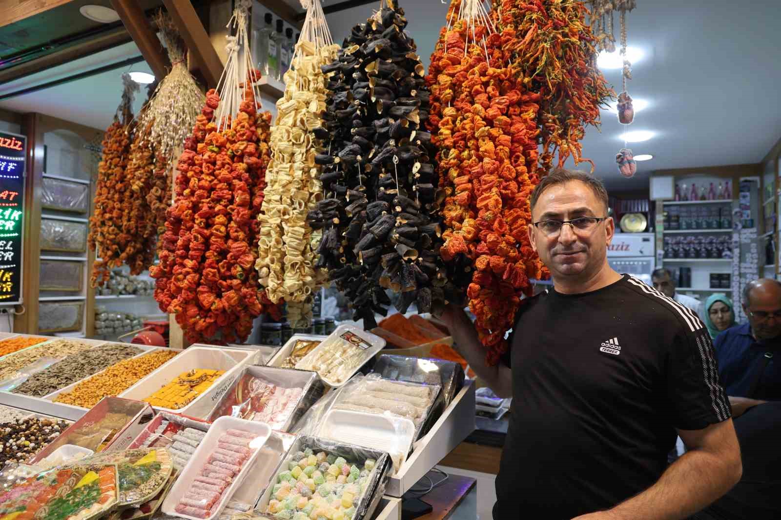 Elazığ kurutmalıkları tezgahlardaki yerini aldı, fiyatlar düştü