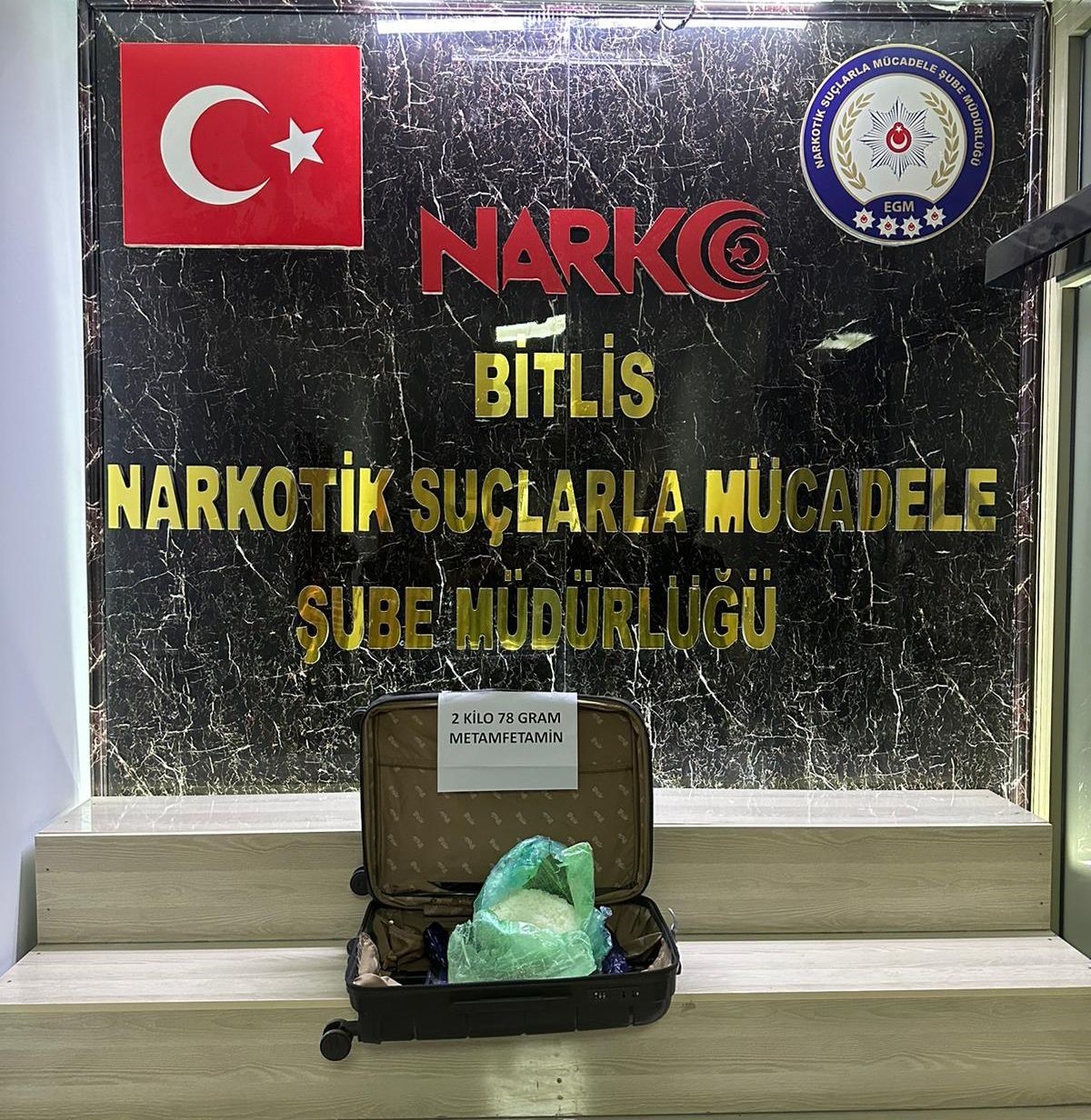 Narkotik köpeği Gill ilk görevinde uyuşturucuya geçit vermedi