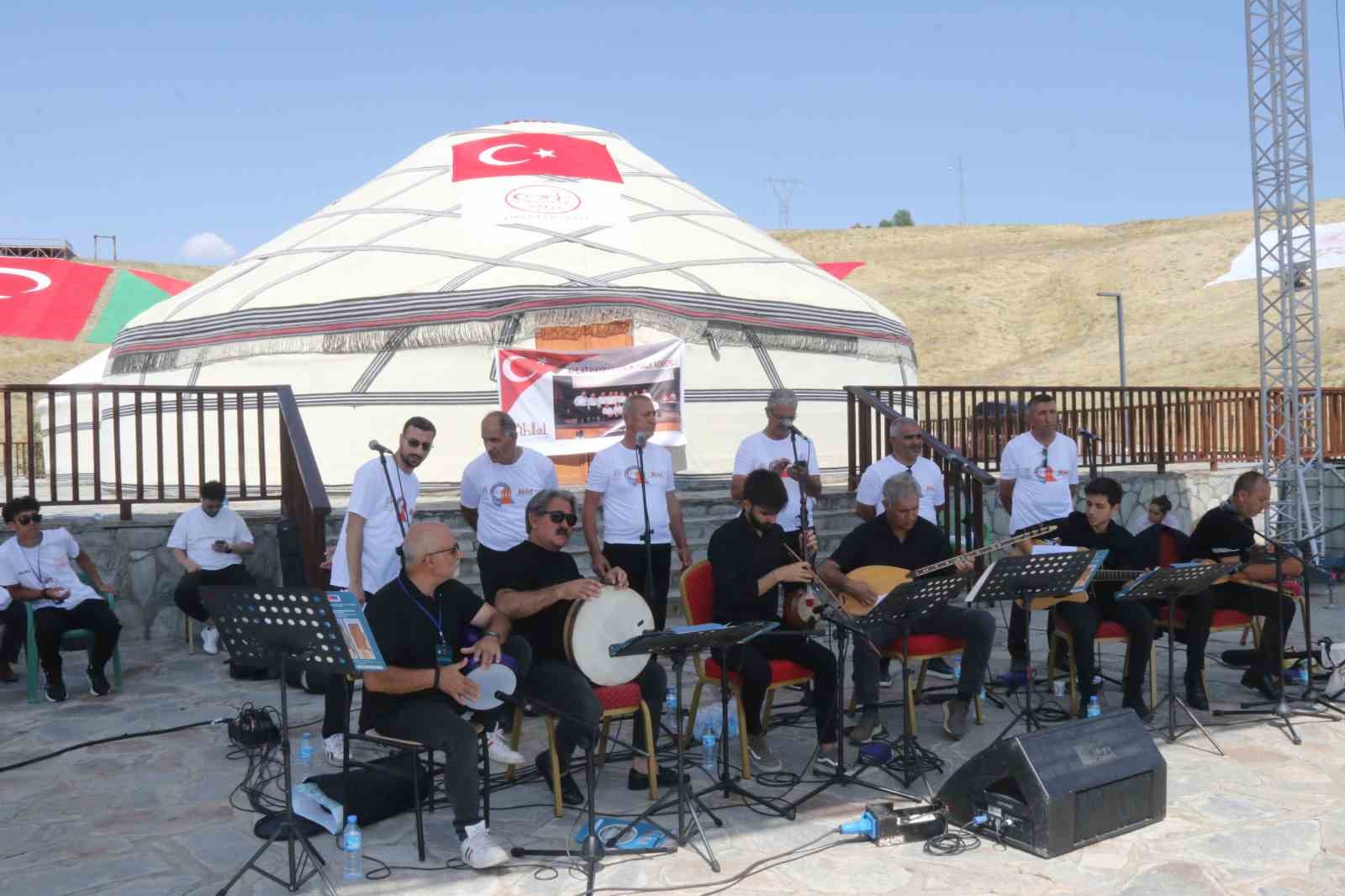 Ahlat’taki Malazgirt kutlamaları coşkuyla devam ediyor