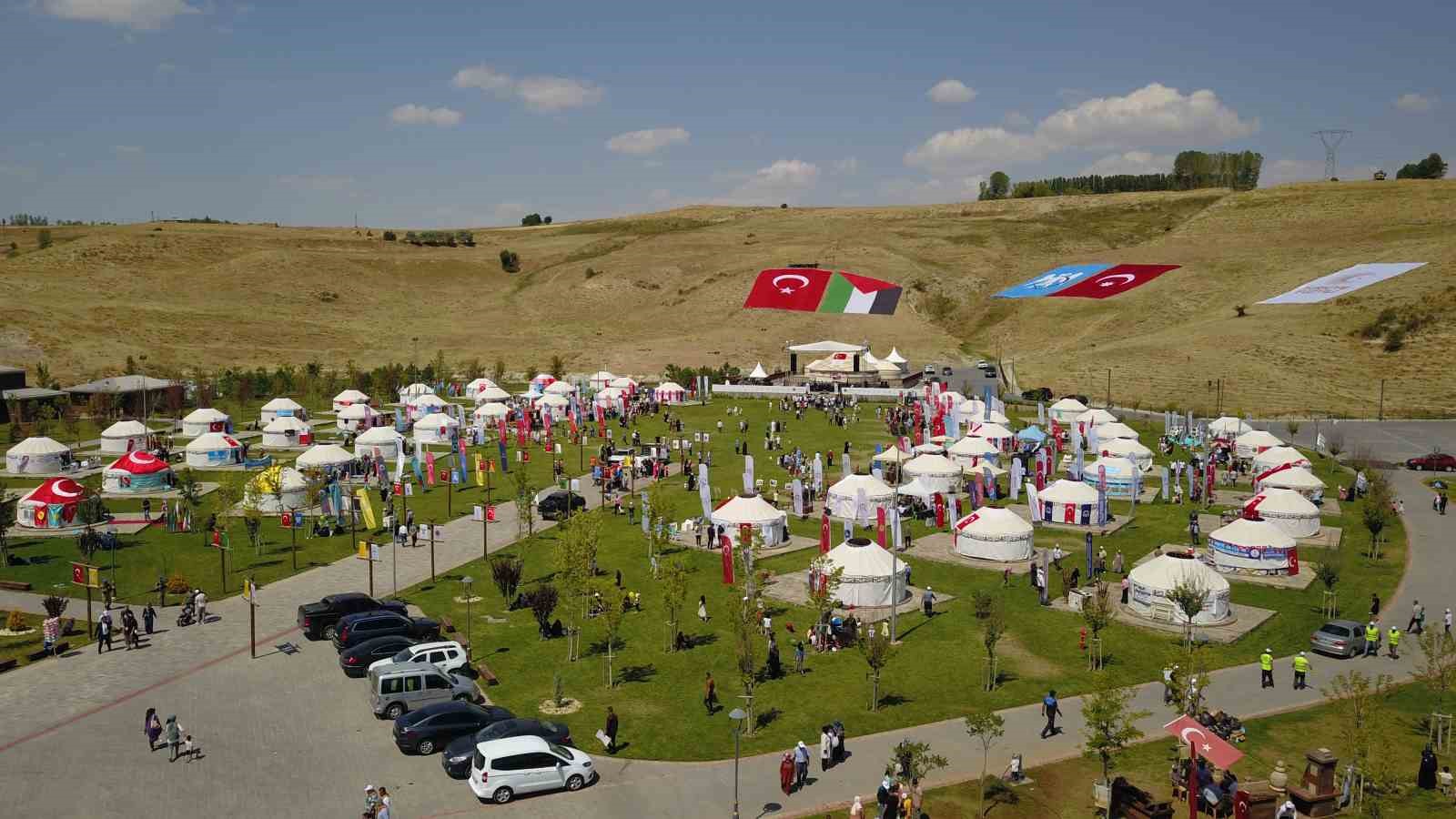 Ahlat’taki Malazgirt kutlamaları coşkuyla devam ediyor