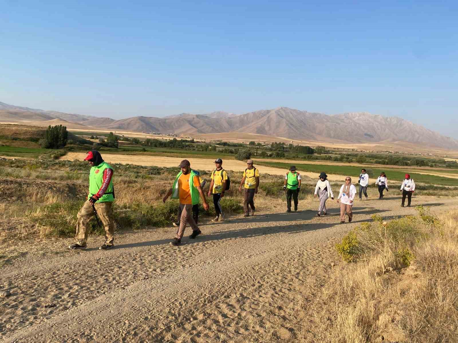 Şamran Kanalı için 51 kilometre yürüdüler