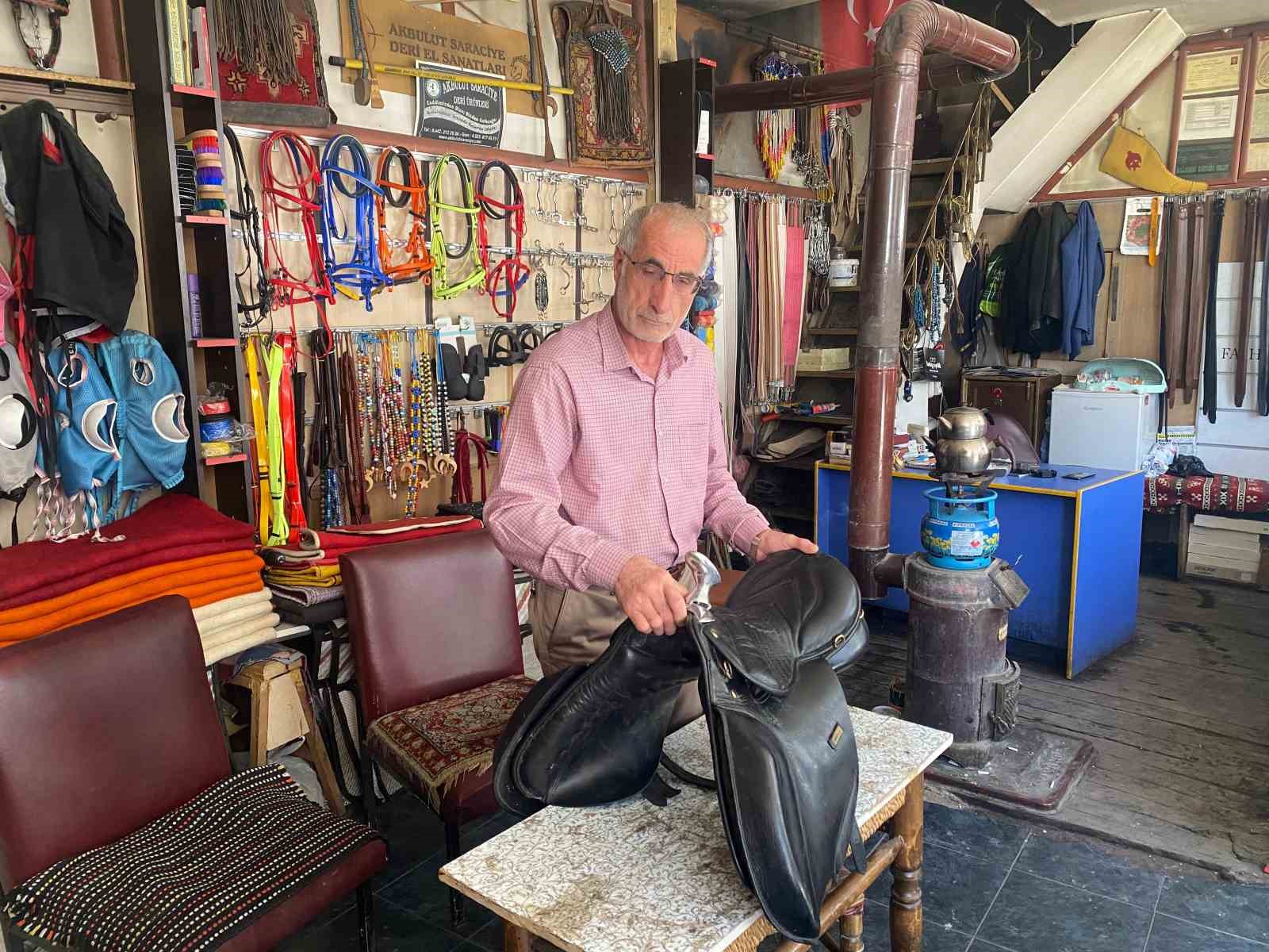 Saraçlık mesleği teknolojiye direniyor