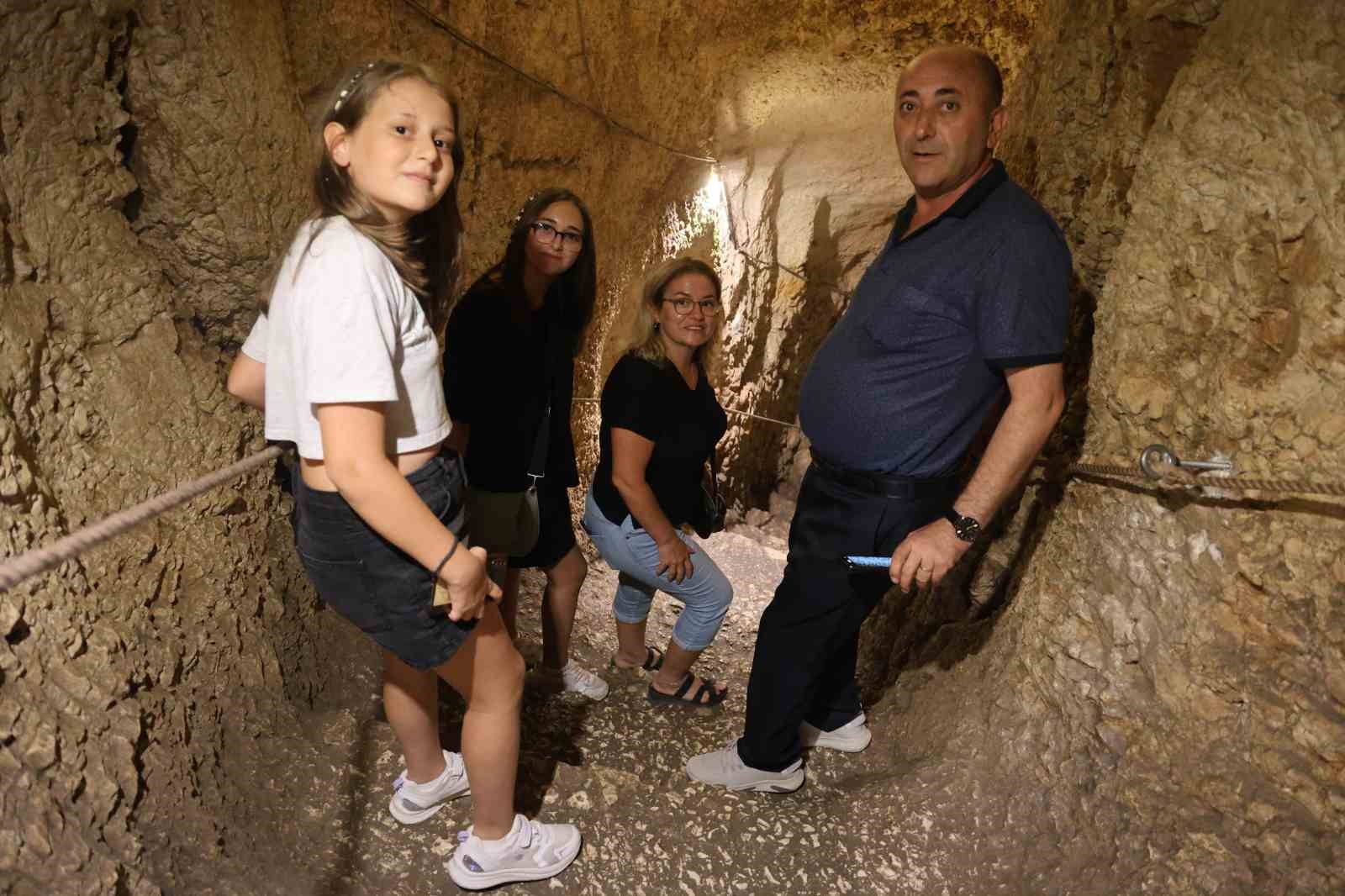 Elazığ’da yapılan kazılarda 36 metre derinliğinde bir zindan keşfedildi