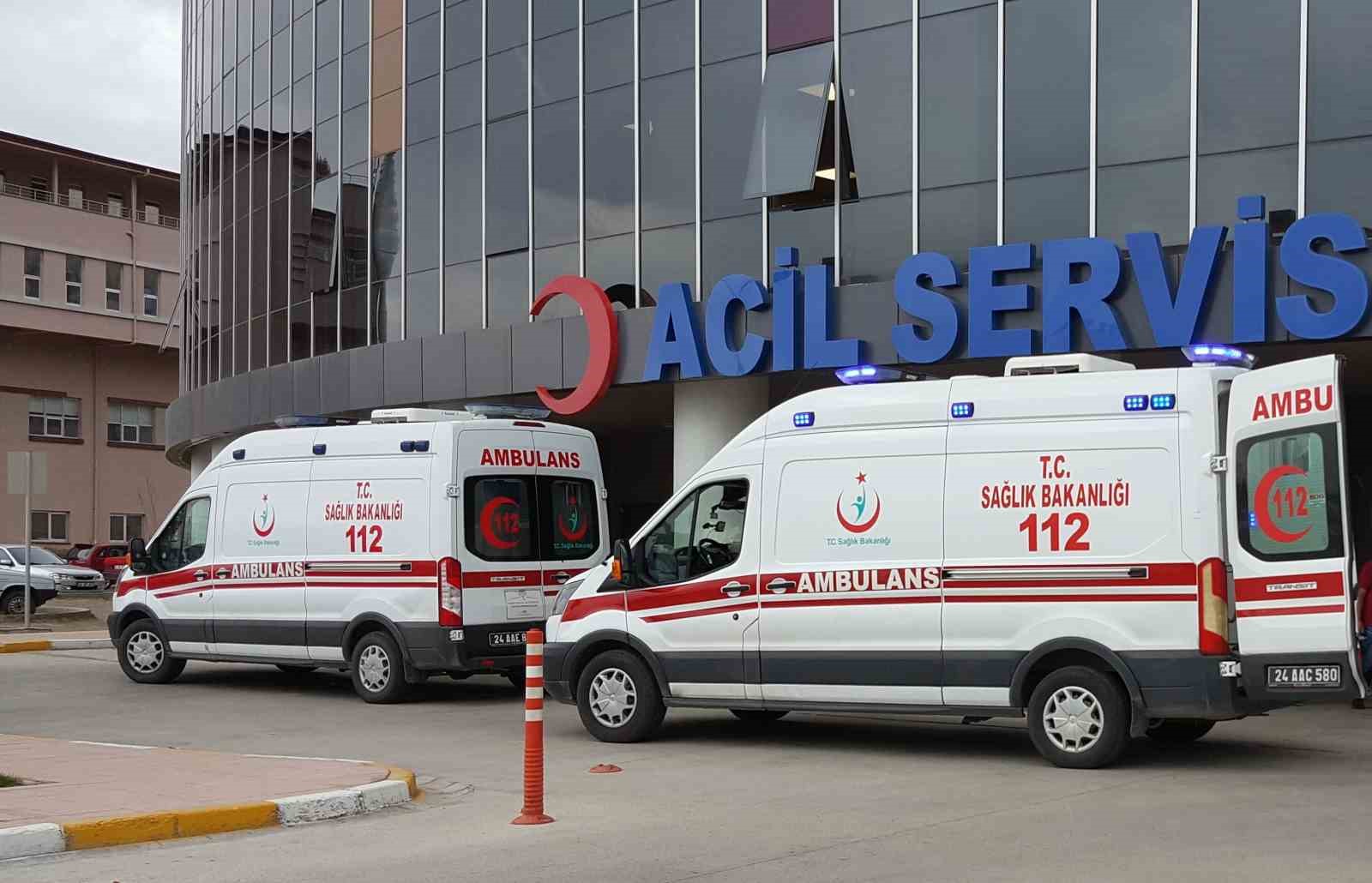 Erzincan’da yolcu otobüsü ile motosiklet çarpıştı: 2 yaralı