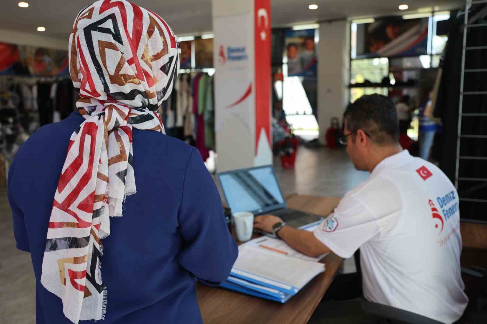 Elazığ’da ihtiyaç sahibi ailelere 60 bin parça giysi dağıtıldı