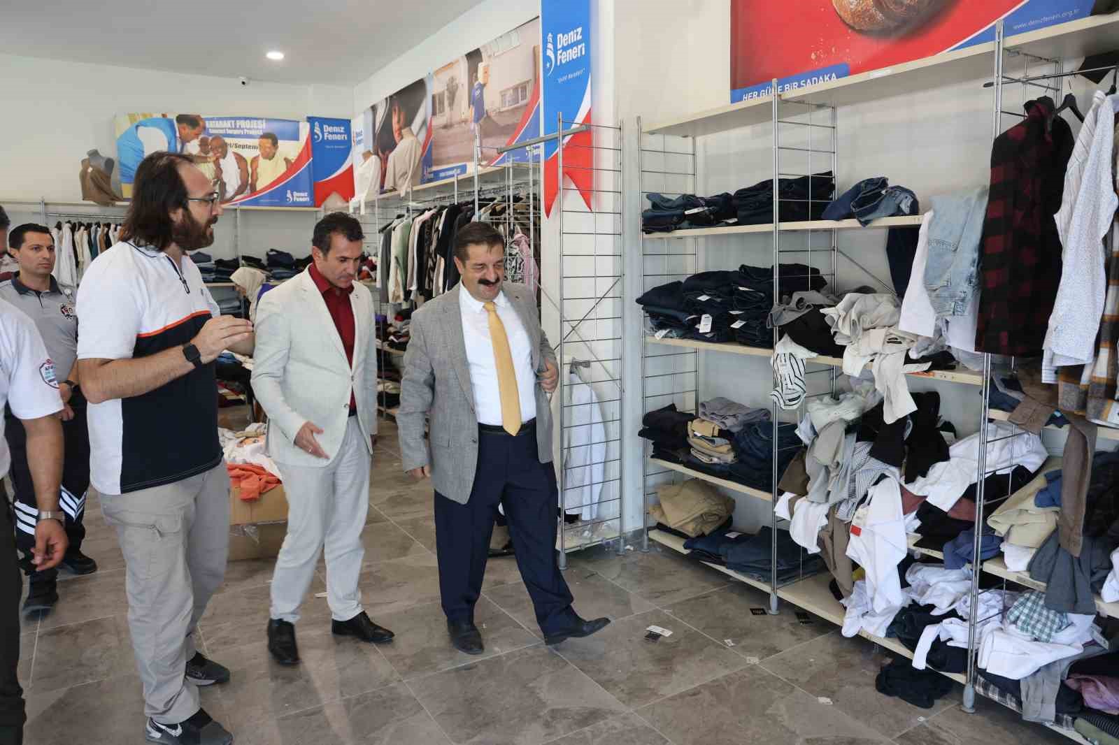 Elazığ’da ihtiyaç sahibi ailelere 60 bin parça giysi dağıtıldı