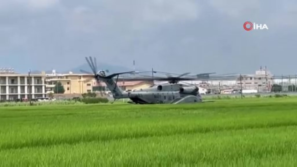 Askeri helikopter pirinç tarlasına acil iniş yaptı