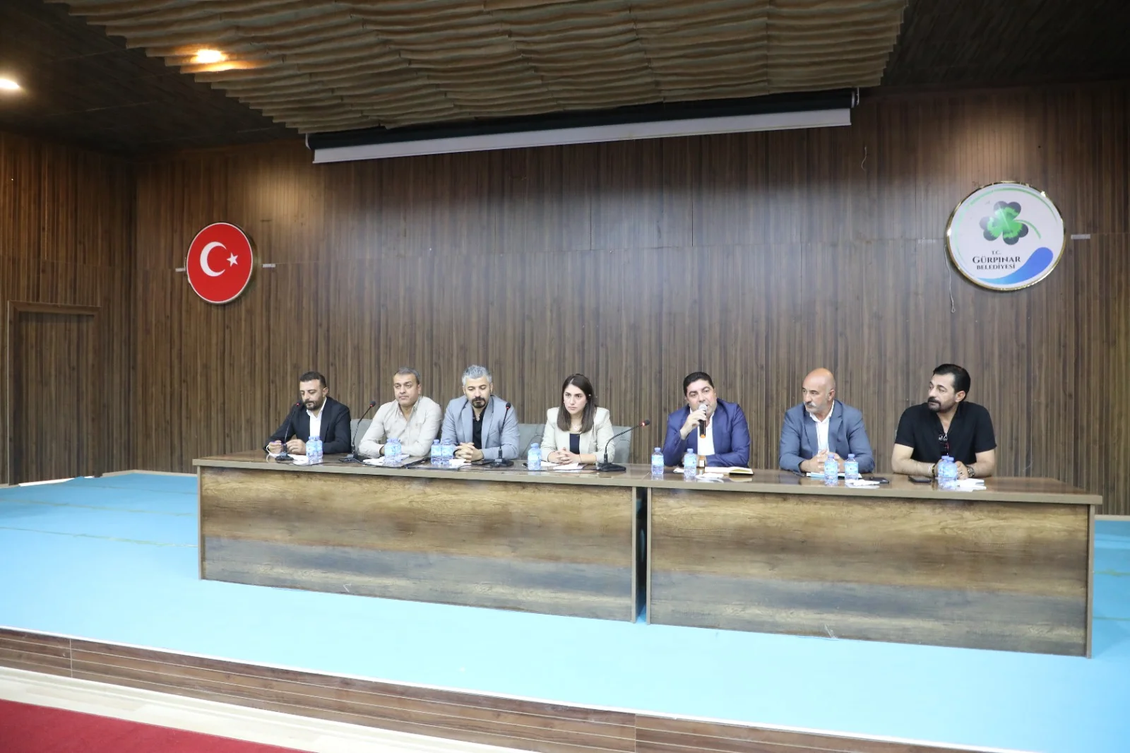 Gürpınar Belediye Başkanı Tahir Ertaş, muhtarlarla biraraya geldi