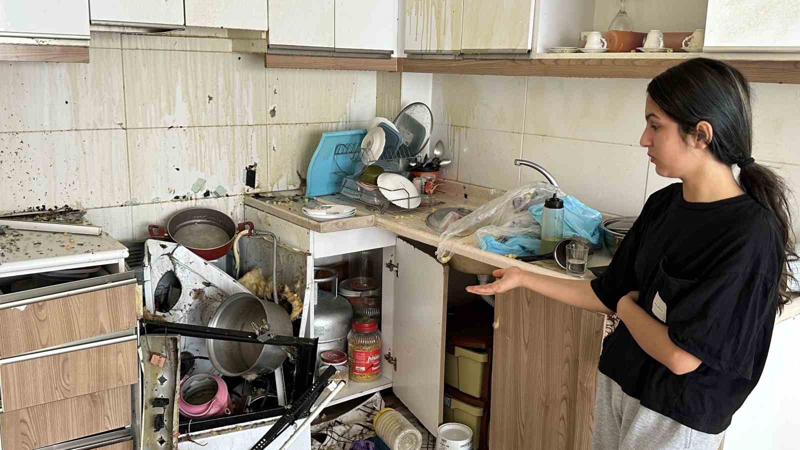 Hakkari’de düdüklü tencere bomba gibi patladı: 1 yaralı