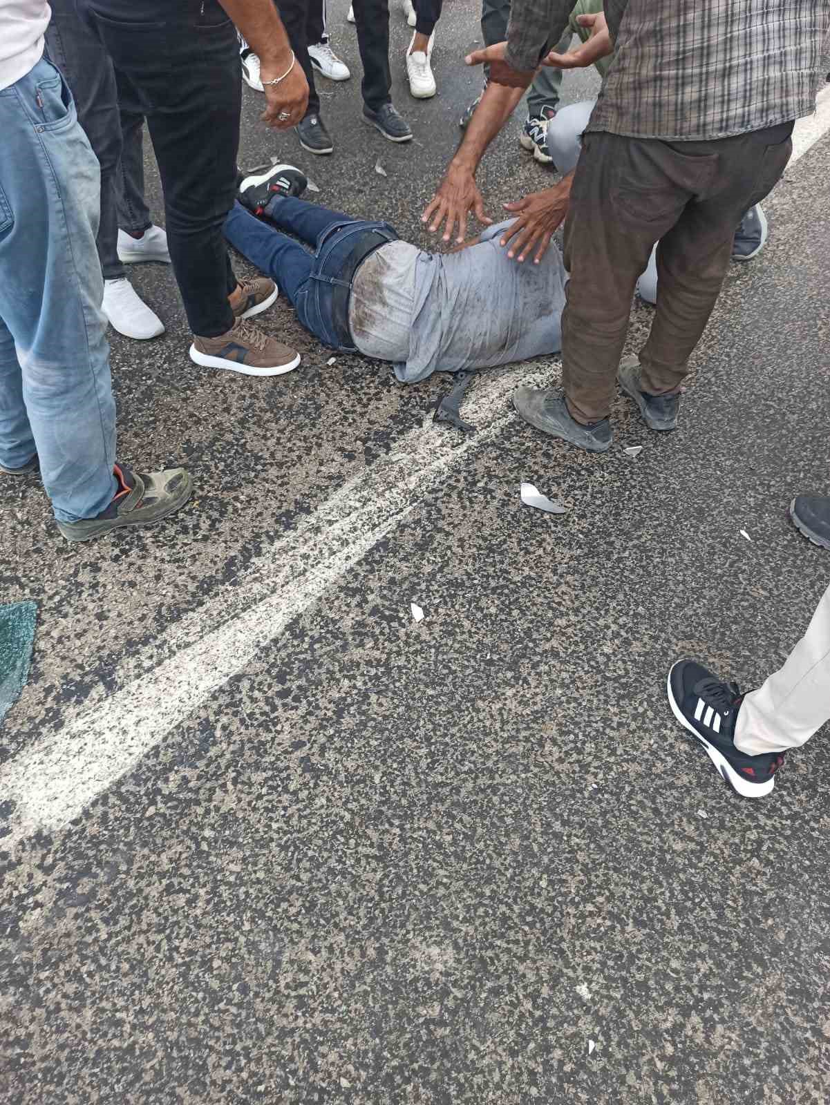 İran plakalı otomobille kamyonet çarpıştı