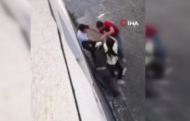Alacak, verecek kavgasında yumruklar havada uçuştu