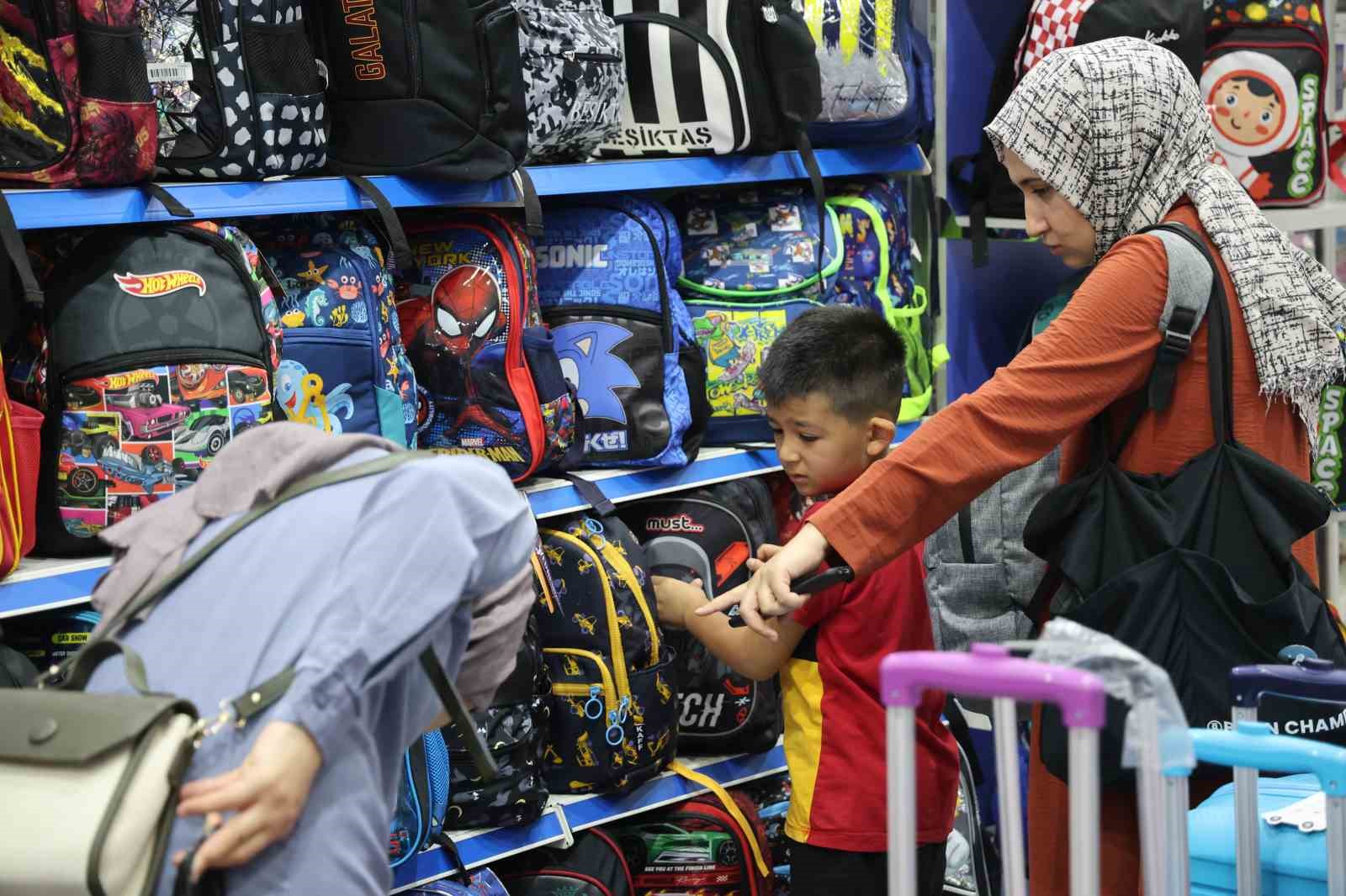 Kırtasiyeciler sezona hazır, öğrencileri bekliyor