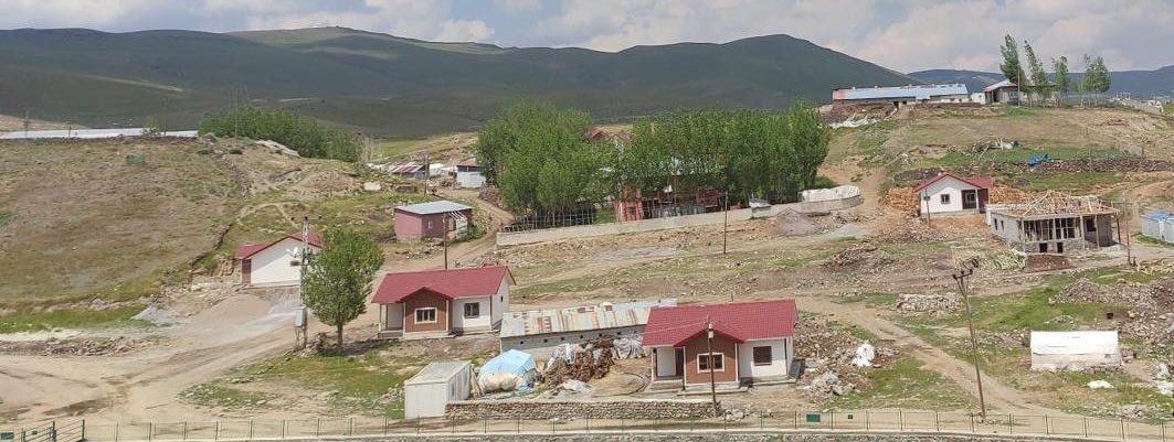 Van’ın o ilçesinde  depreme dayanıklı köy evleri inşa ediliyor