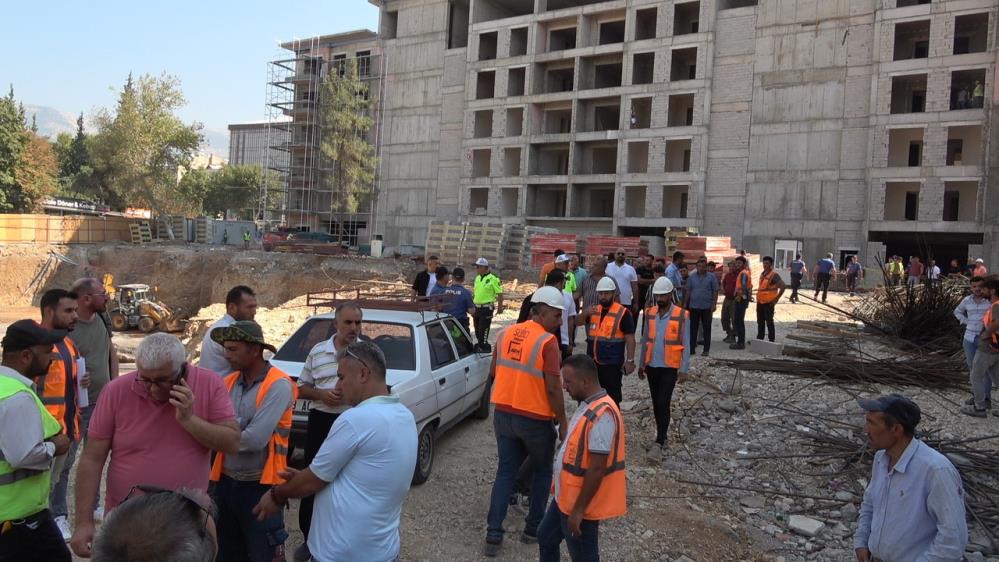 Kule vincin tepesine çıkıp eylem yaptılar