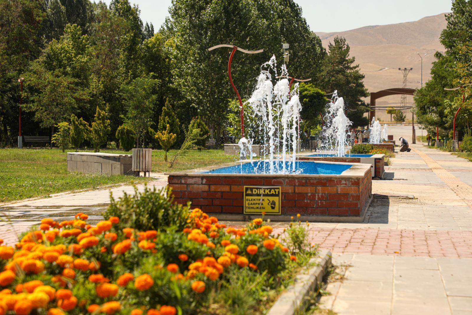 Gürpınar’daki parklarda güzelleştirme çalışmaları devam ediyor