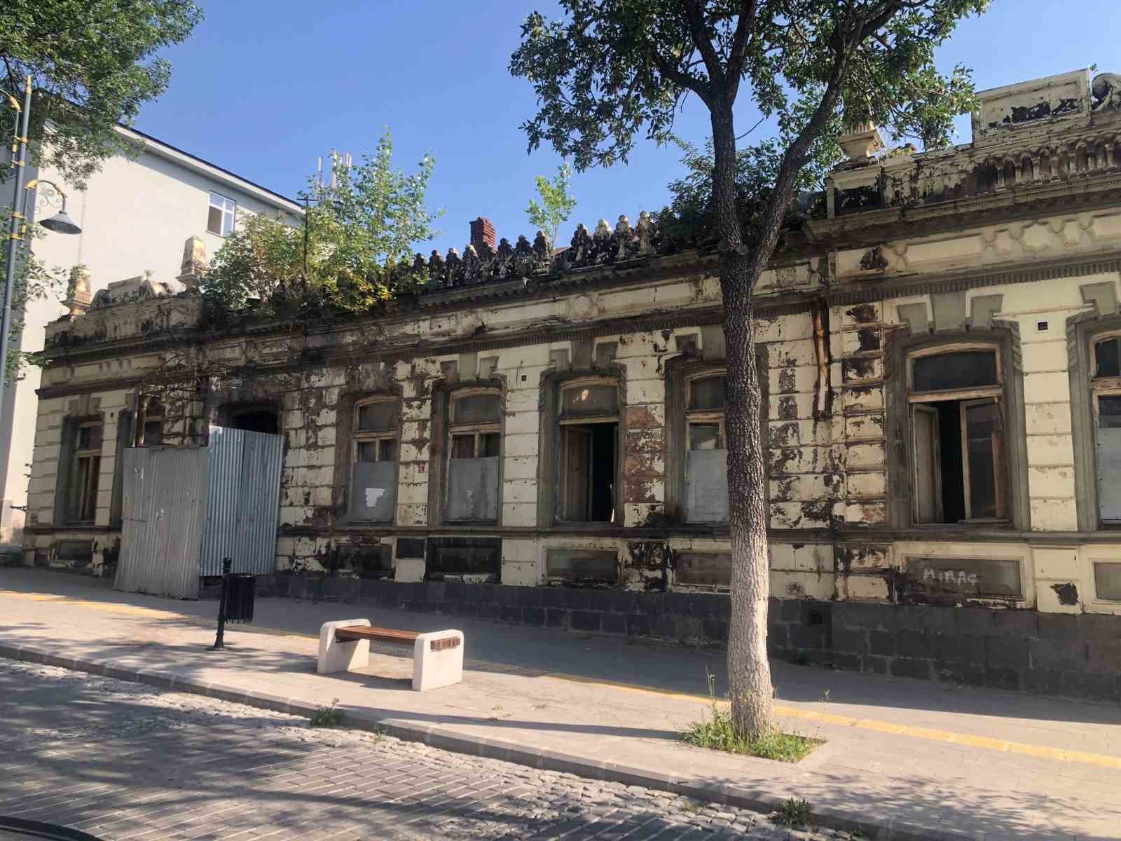 Tarihi bina koruma altına alınmayı bekliyor