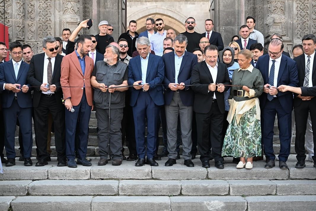 Tarihi medresede sergi