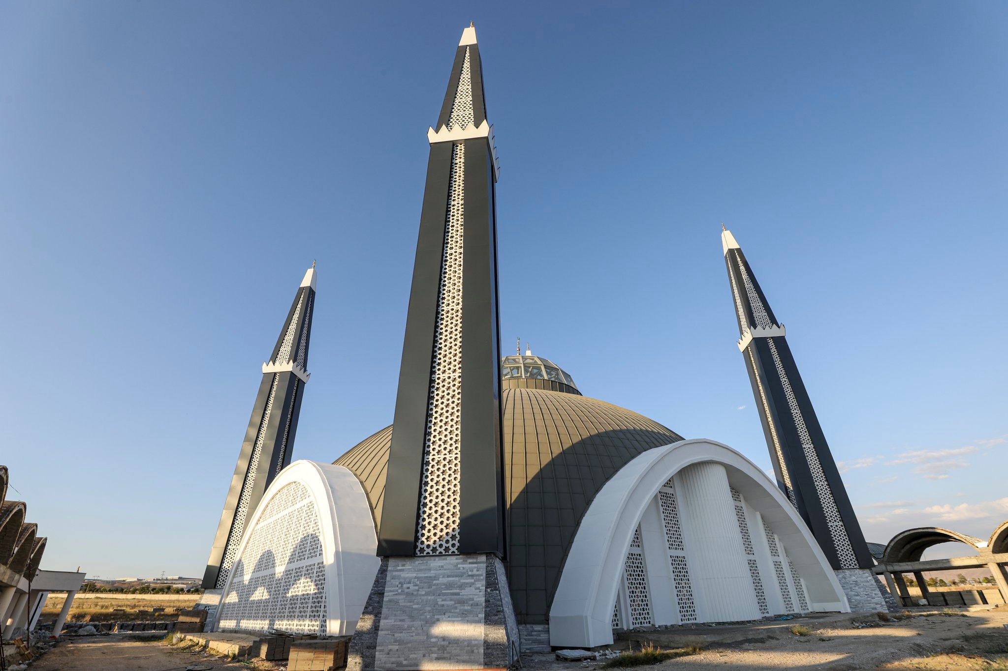 Van Tıbbıye Cami açılışı için gün sayıyor