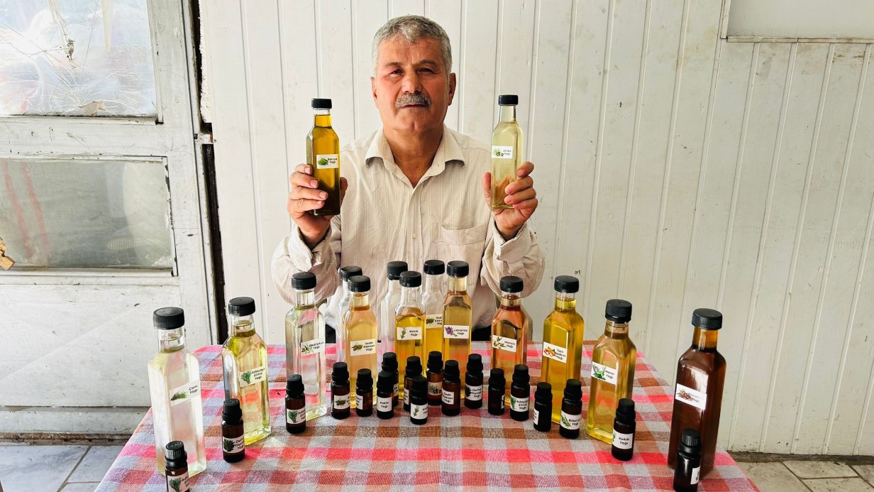 35 bitkiden yağ çıkaran adam taleplere yetişemiyor