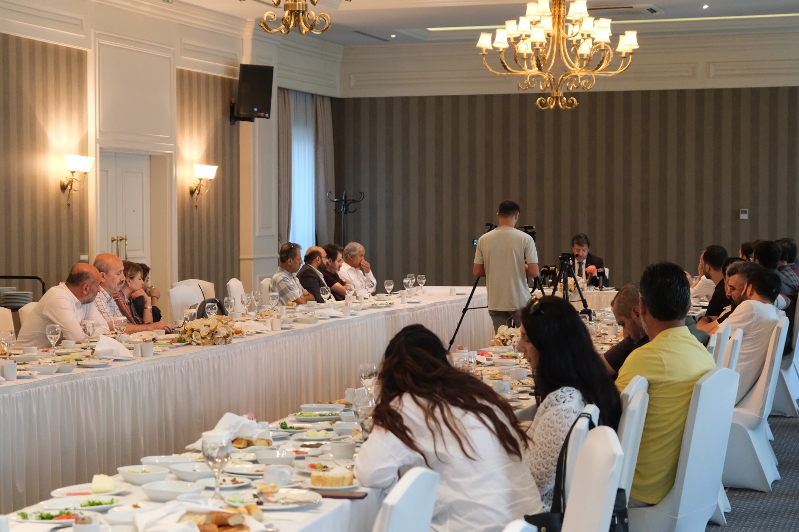 Van Milletvekili Türkmenoğlu basın mensuplarıyla bir araya geldi