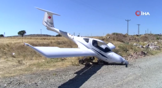 Eğitim uçağı buğday tarlasına sert iniş yaptı