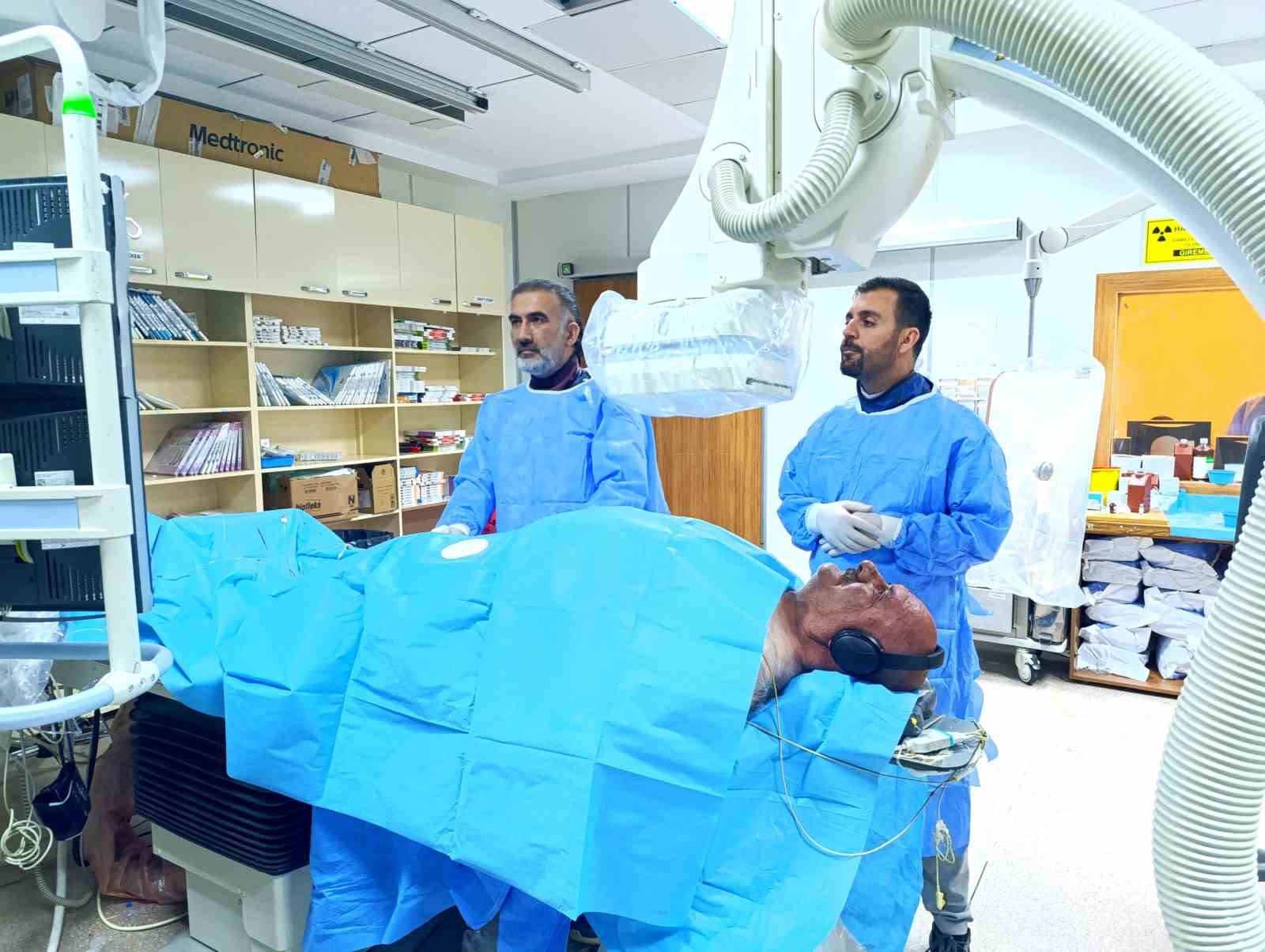 Van’da anjiyo yapılan hastalara müzik dinletiliyor