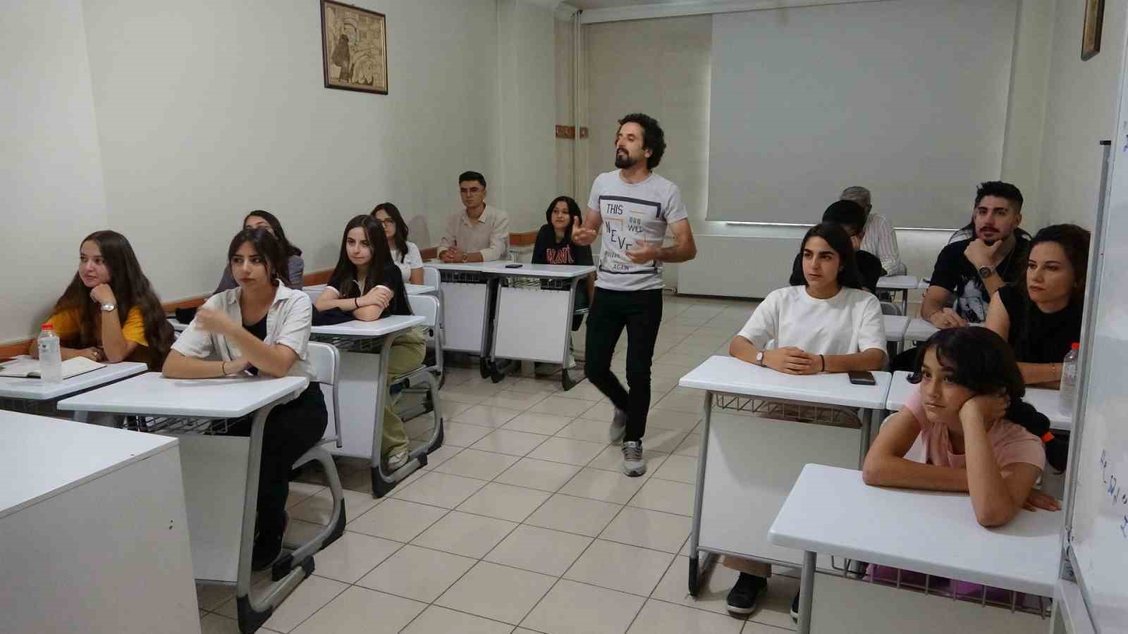 Van’da gençler hayallerine sürekli eğitim merkezleri ile ulaşıyor