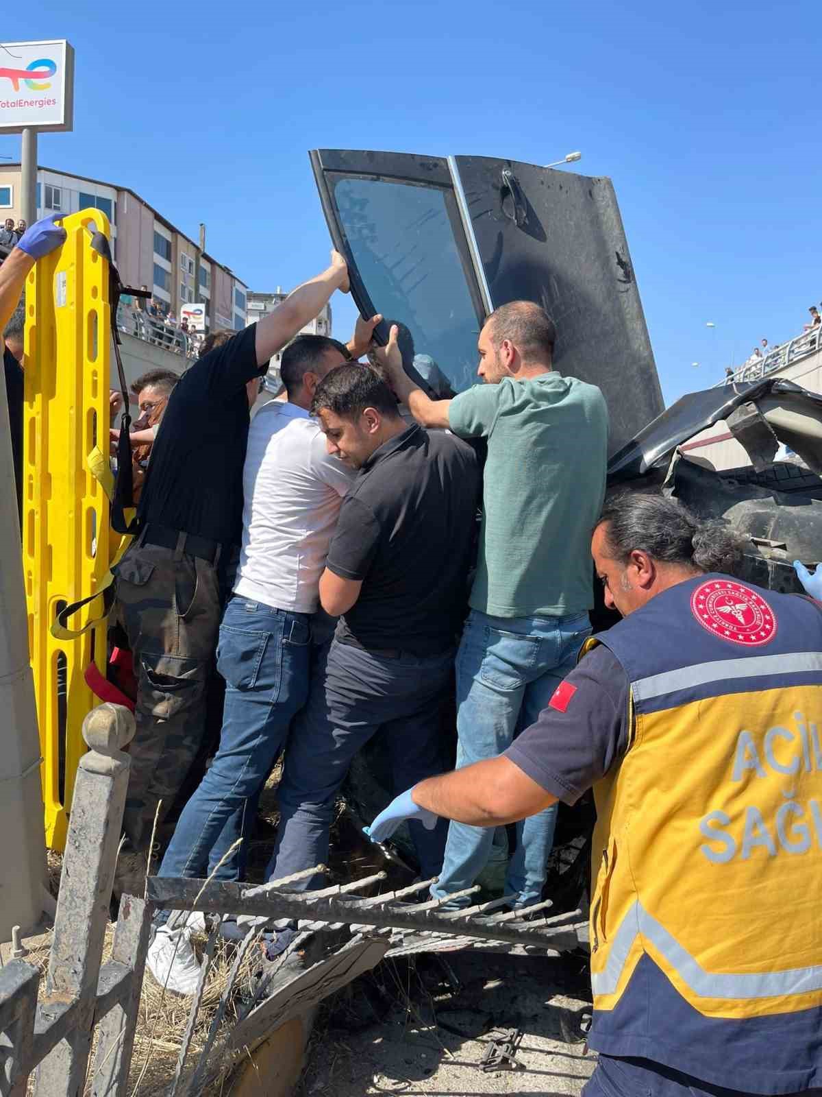 Van’da kontrolden çıkan otomobil takla attı