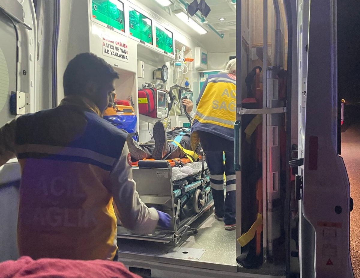 Van’da şarampole yuvarlanan araçta iki kişi yaralandı