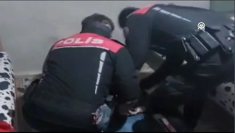 Türkiye geneli arama kaydı bulunan 4 bin 517 firari yakalandı