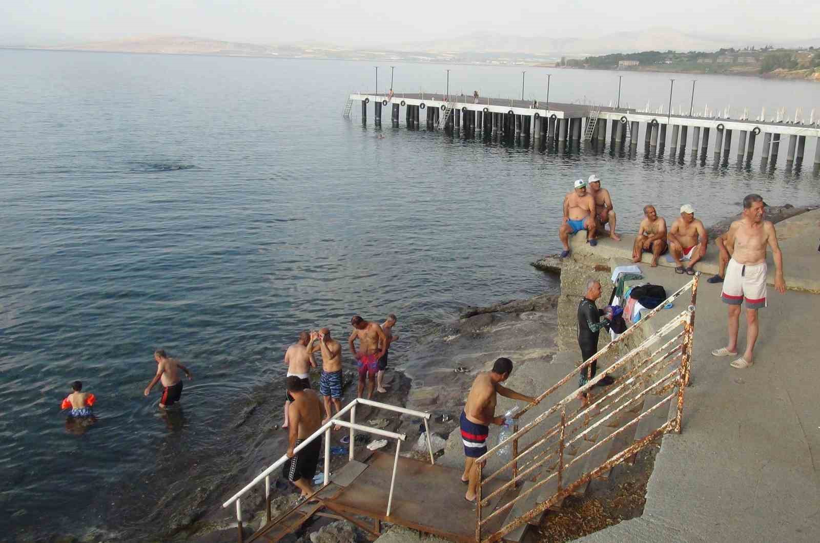 50 ile 70 yaş arasındaki yetişkinler güne Van Gölü’nde yüzerek başlıyor