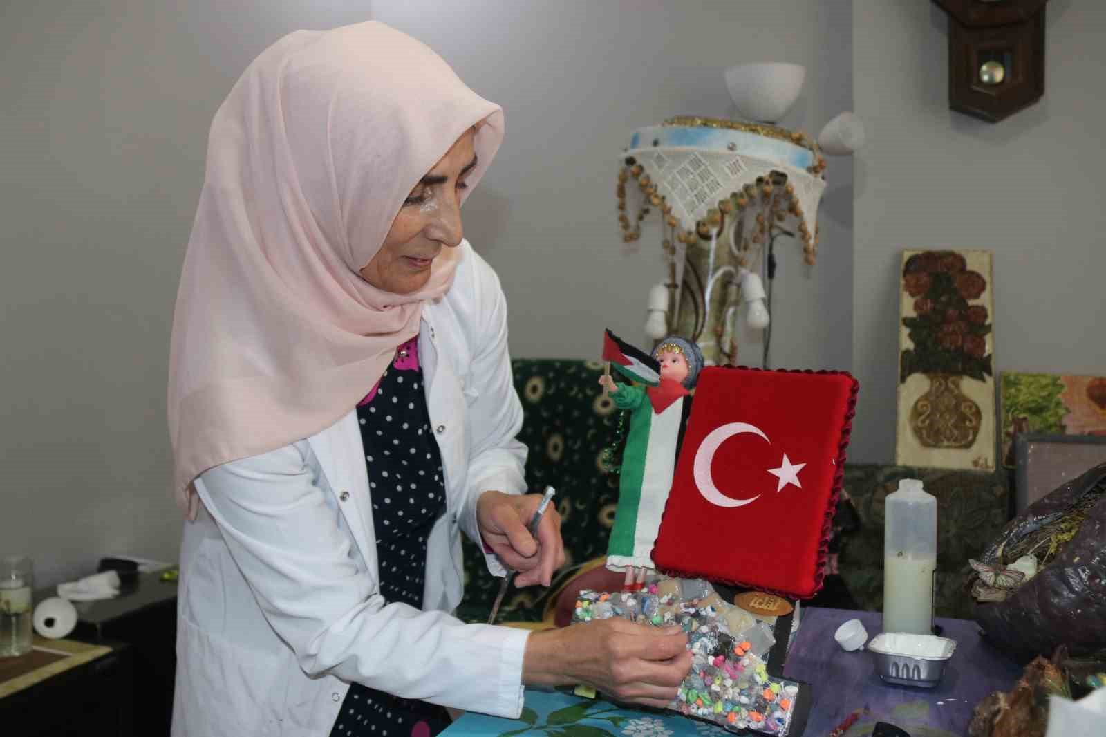 10 metrekarelik atölyesinde atık malzemeleri sanat eserine dönüştürüyor