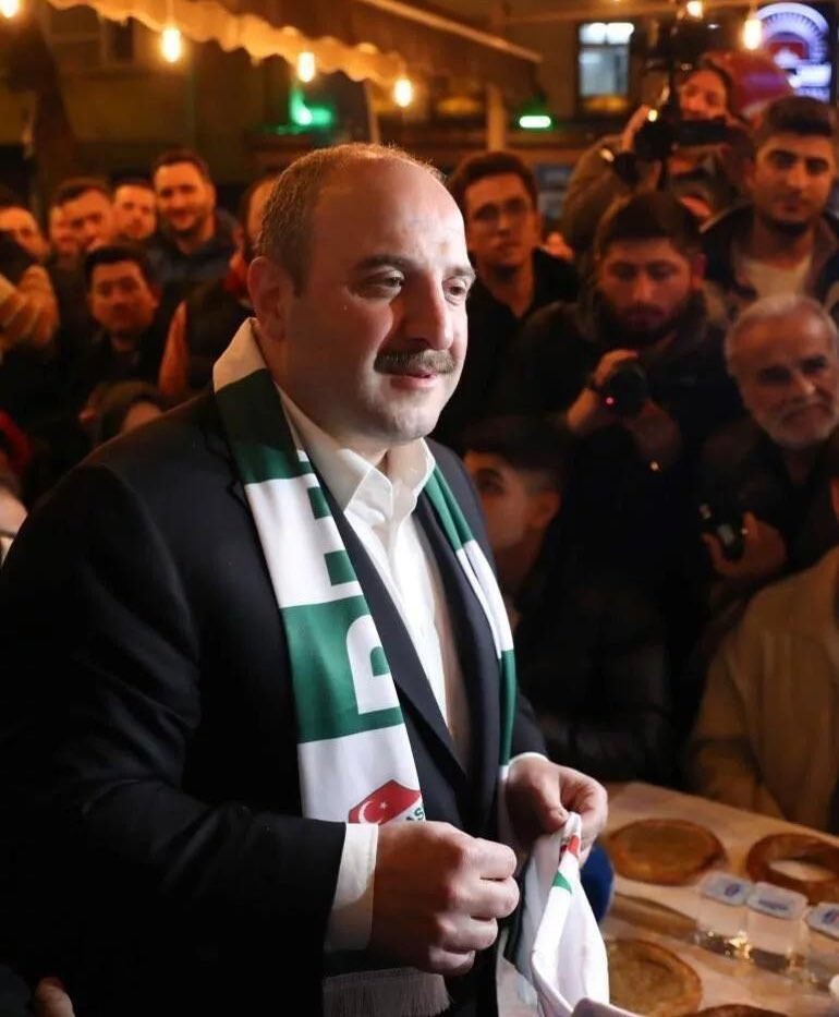Eski Bakan, Bursaspor’un deplasman sponsoru oldu