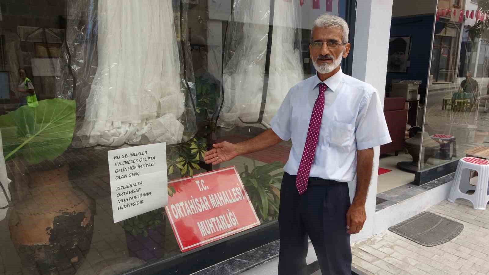 Evlenecek genç kızlara gelinlik hediyesi