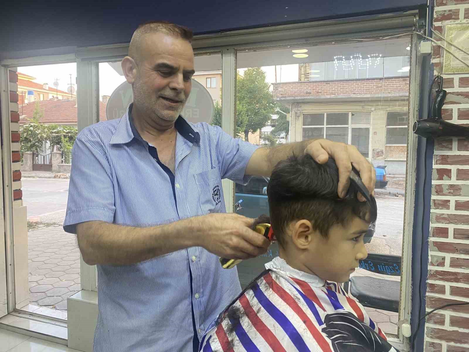 Okullar açılırken tıraş olma kültürü yok oluyor