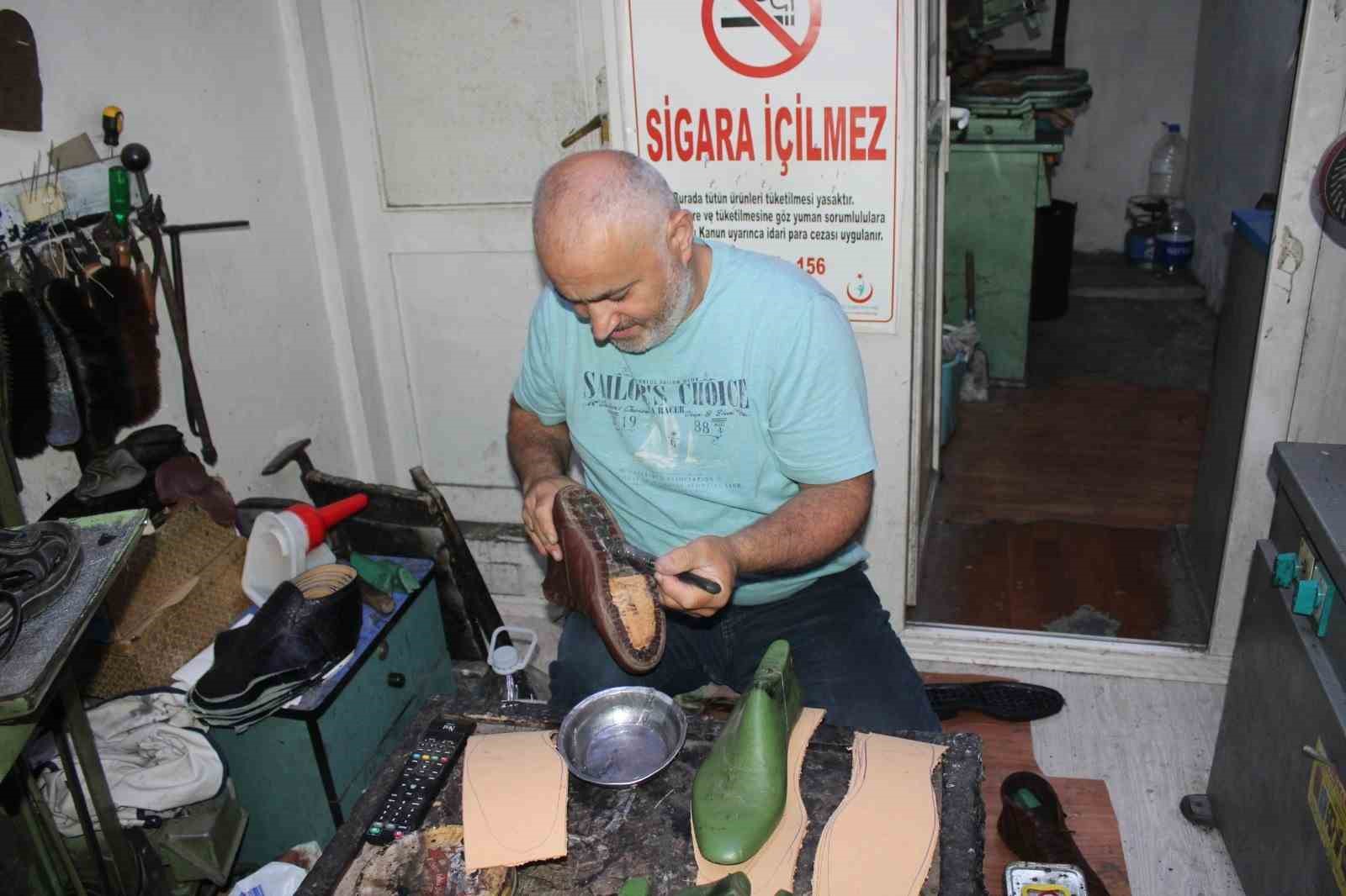 Geleneksel ayakkabıcılık yok oluyor