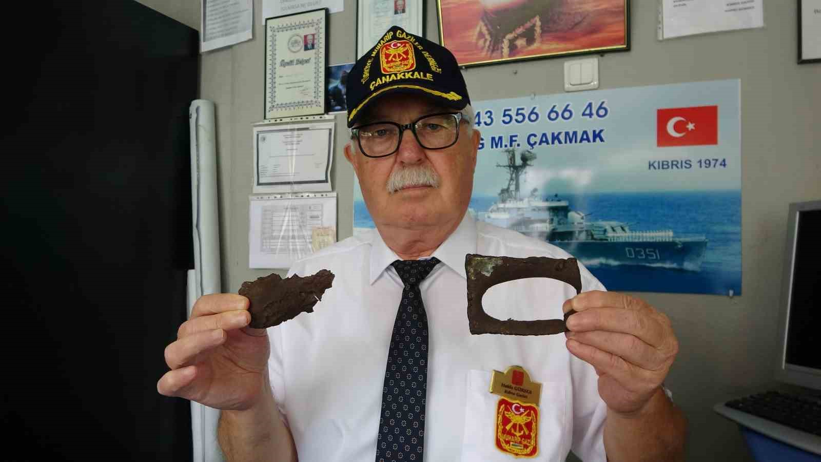 ‘Madalyalarım’ dediği şarapnel parçalarını 50 yıldır saklıyor
